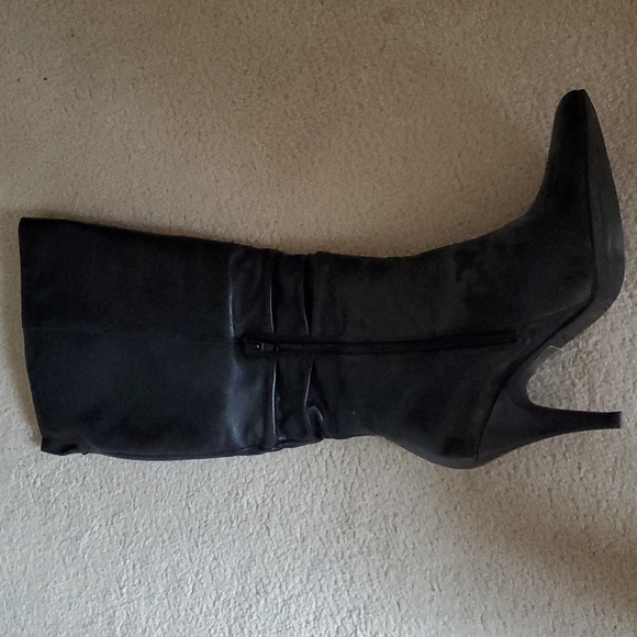 Full length boots - Picture 2 of 4